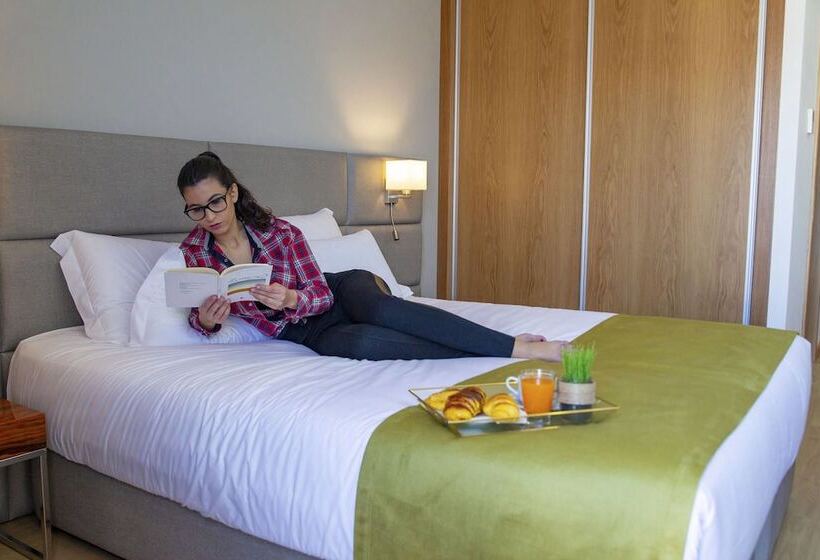 豪华房间, Fafense