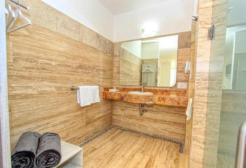 اتاق استاندارد, Splash Inn