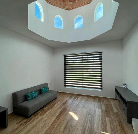 سوییت, Splash Inn