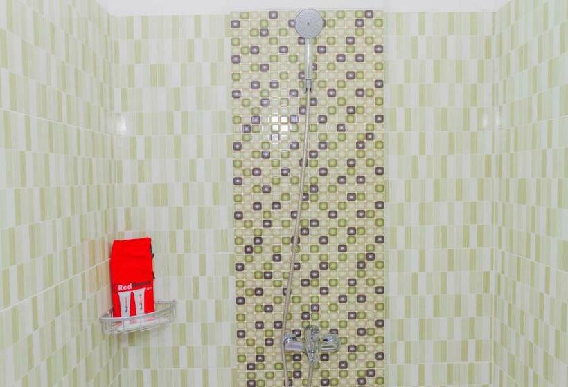 Номер Economy, Reddoorz Plus @ Tuparev Cirebon 2