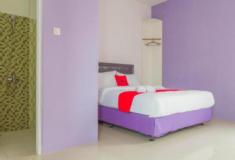 Номер Economy, Reddoorz Plus @ Tuparev Cirebon 2
