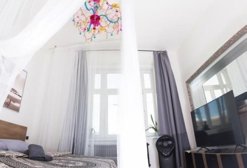 Номер Стандарт Совместная Ванная, Wake Up Wellness Hostel