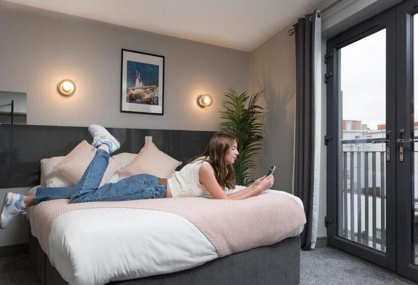 スタンダードルーム, Bank Square Town House