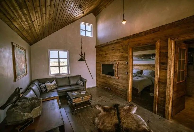 اتاق لوکس چهار تخته, Torfhús Retreat