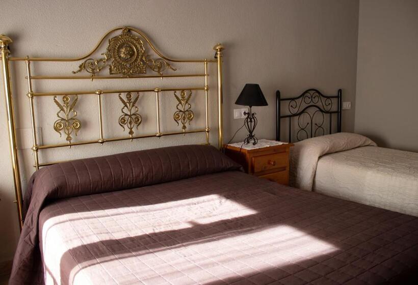 Номер Стандарт Трехместный, Hostal Casa Jose