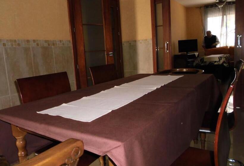 Дом 4 Спальни, Hostal Casa Jose