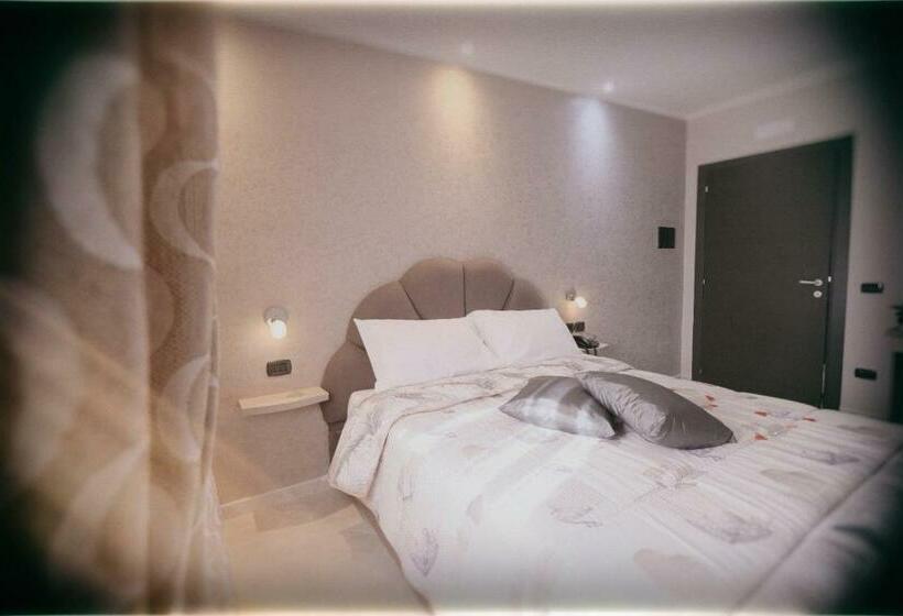 اتاق استاندارد با تخت بزرگ, L'incanto