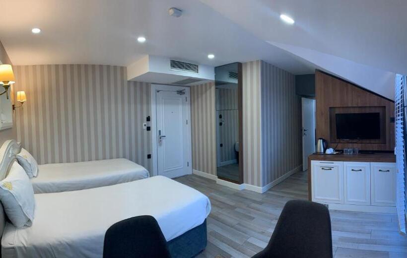 Deluxe Suite King Bed, White Golden Suite