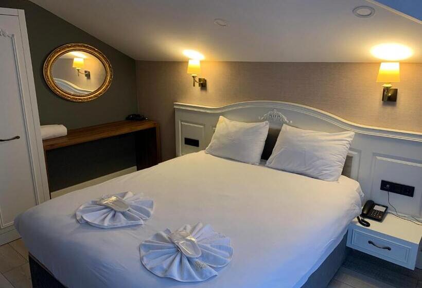 Deluxe Suite King Bed, White Golden Suite