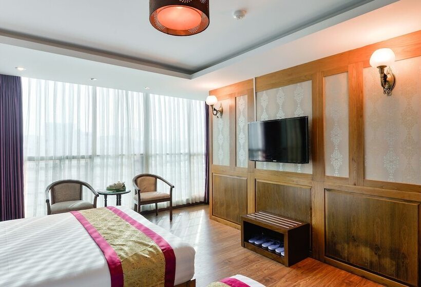 اتاق لوکس سه تخته, Saigonciti Hotel A