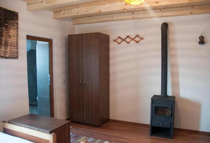 اتاق استاندارد چهار تخته, Aste Guesthouse
