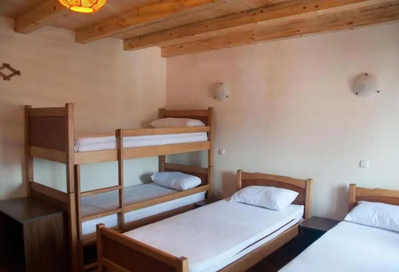 اتاق استاندارد چهار تخته, Aste Guesthouse