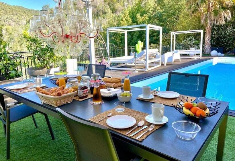 וילה עם חדר שינה אחד ובריכת שחיה, Villa Colina