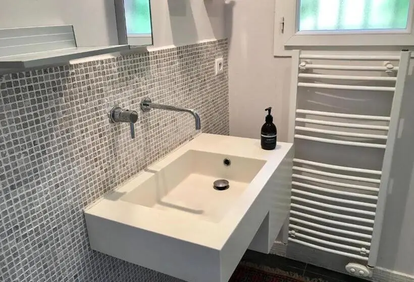 ویلای یک اتاق خوابه با استخر شنا, Villa Colina