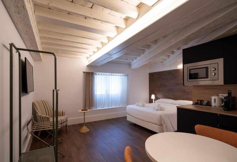 استودیوی استاندارد, Casa Miravalle Catedral