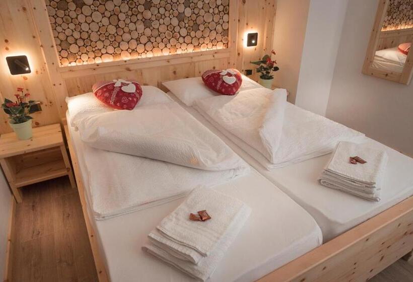 غرفة قياسية مزوَّدة بشُرفة, Garni Le Prealpi