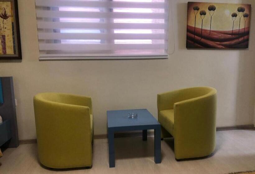 חדר סטנדרט לשלושה, Primavera