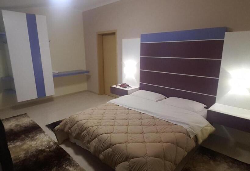 חדר סטנדרט לשלושה, Primavera