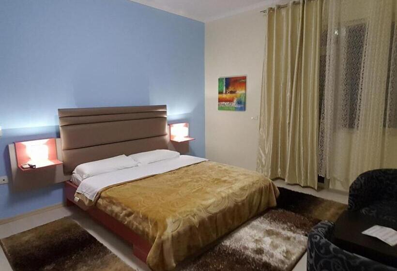 חדר סטנדרט לשלושה, Primavera