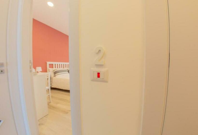 غرفة قياسية مزوَّدة بشُرفة, Civico 364