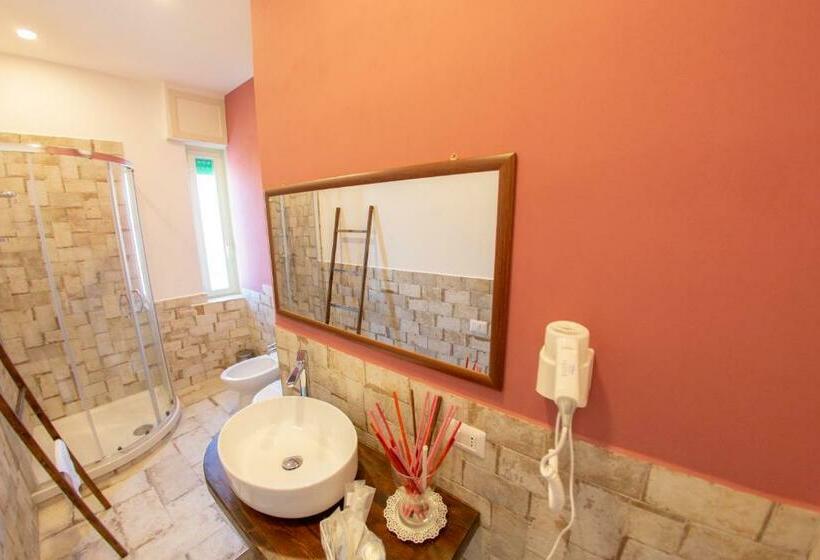 غرفة قياسية مزوَّدة بشُرفة, Civico 364