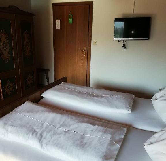 Номер Стандарт Вид на Озеро, Wieselmühle Forellenhof