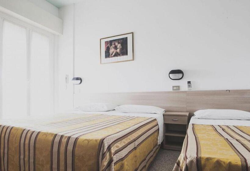 Quarto Triplo Estandar com Sacada, Diana