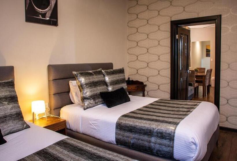 اتاق لوکس, Es Antigua Santa Lucia Mty