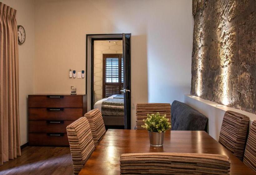 اتاق لوکس, Es Antigua Santa Lucia Mty