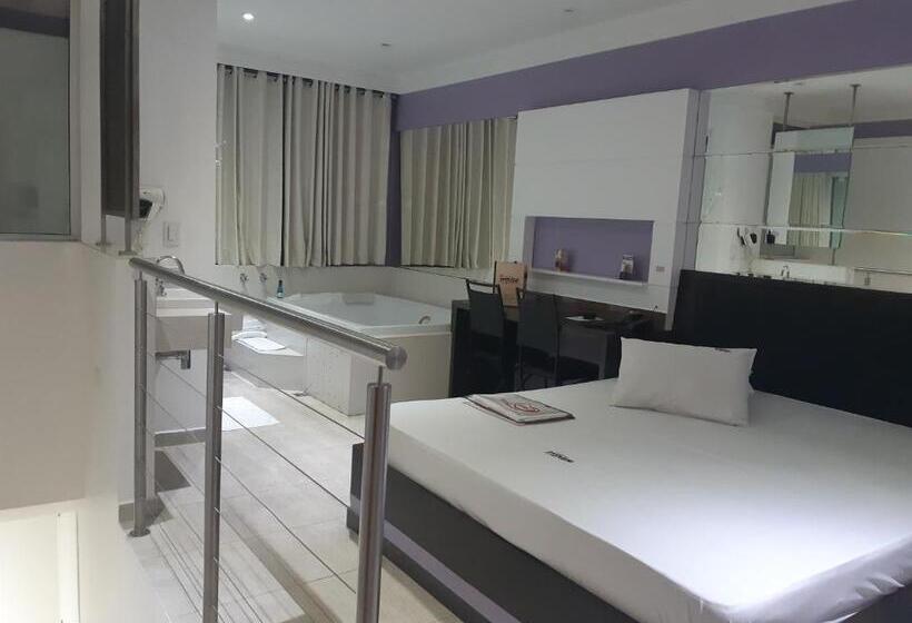 Jakuzili Standart Oda, Impulse Motel