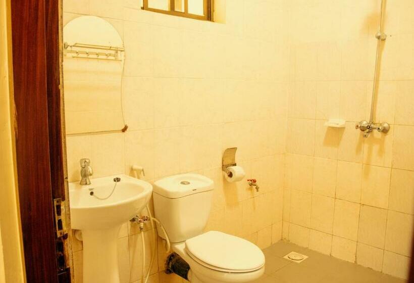 اتاق لوکس, Travellers Home