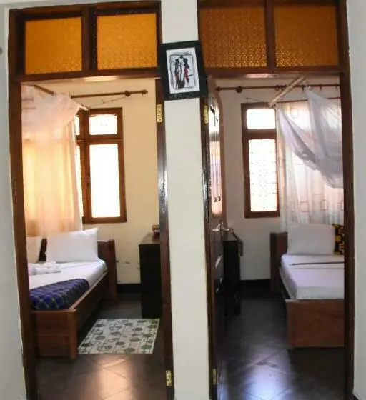 اتاق استاندارد, Travellers Home