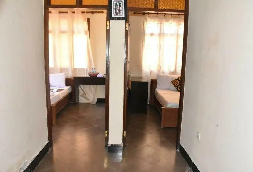 اتاق استاندارد, Travellers Home