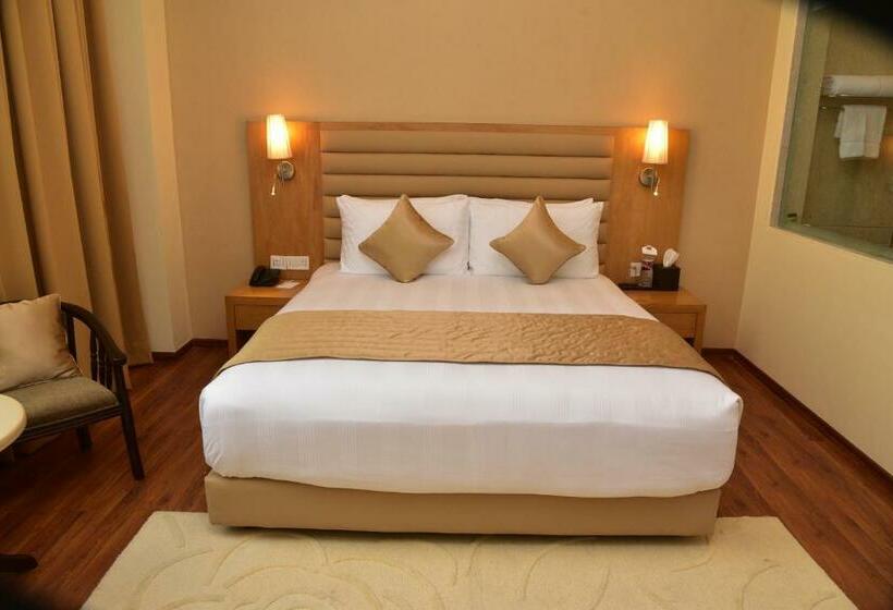 סוויטה, Opulent By Udman Chhattarpur