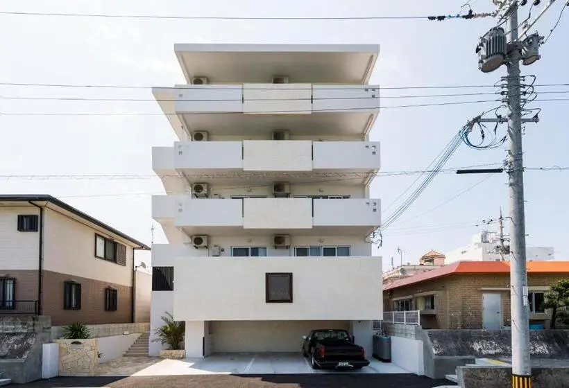 Huoneisto 3 Makuuhuonetta, Minato Chatan Seaside Condominium