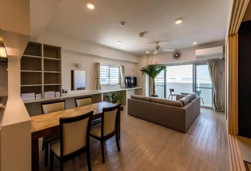 Huoneisto 3 Makuuhuonetta, Minato Chatan Seaside Condominium