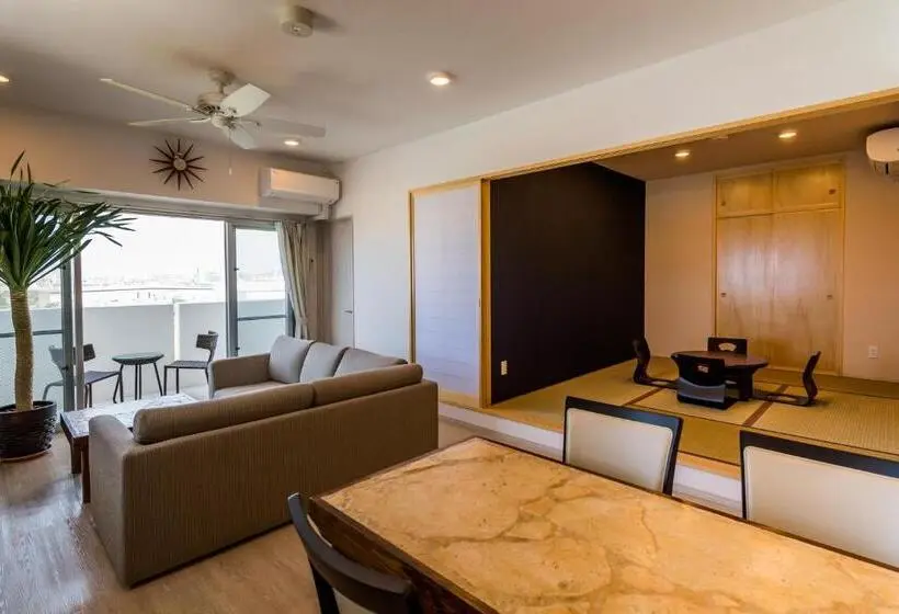 Huoneisto 3 Makuuhuonetta, Minato Chatan Seaside Condominium
