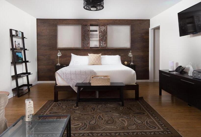 스탠다드 스튜디오 킹침대, Flora And Fauna