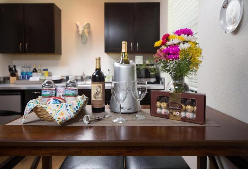 스탠다드 스튜디오 킹침대, Flora And Fauna