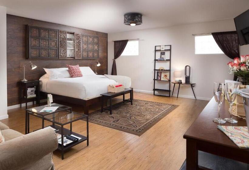 스탠다드 스튜디오, Flora And Fauna