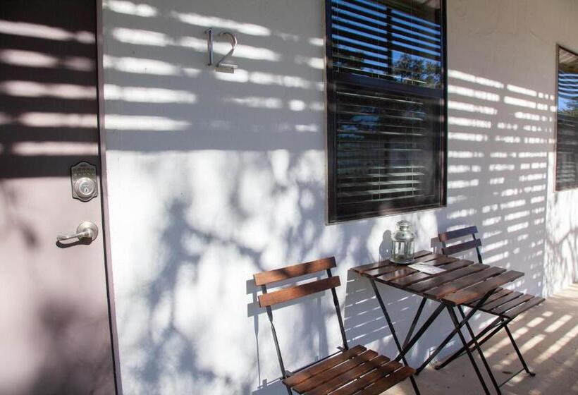 수피리어 스튜디오, Flora And Fauna