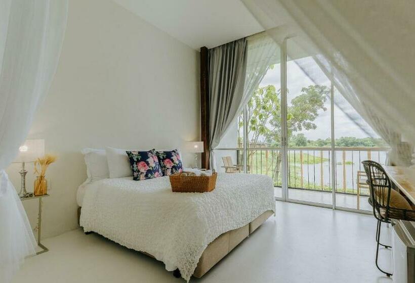 סוויטה דלוקס, White Wall Riverfront