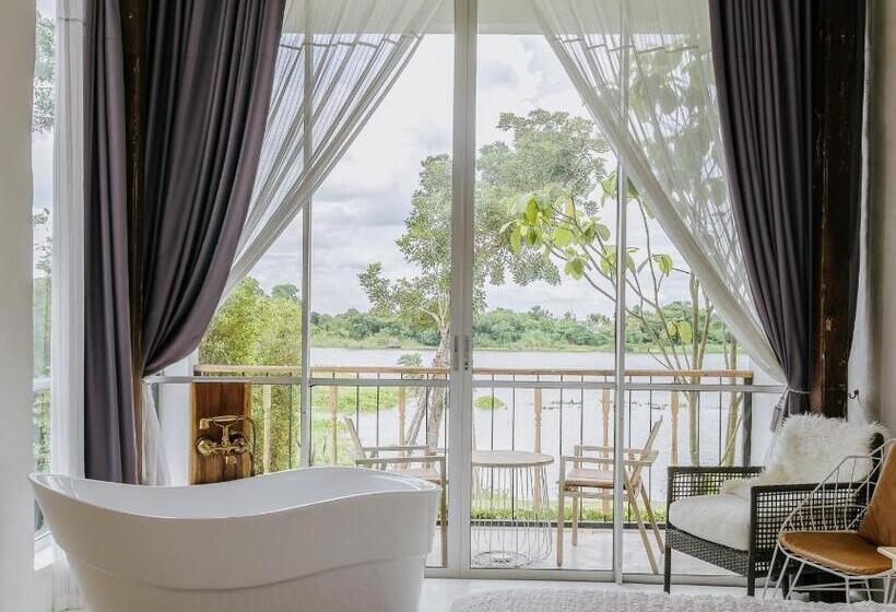 סוויטה אקזקיוטיב, White Wall Riverfront