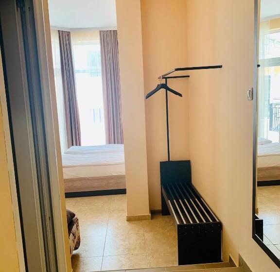 Aile Odası, Agora Studios