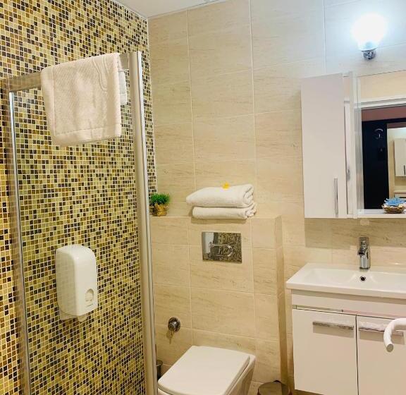 Aile Odası, Agora Studios