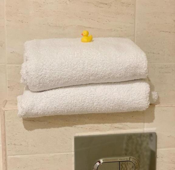 Aile Odası, Agora Studios