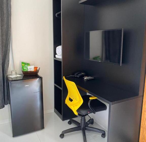 غرفة قياسية ثلاثية, Rossi