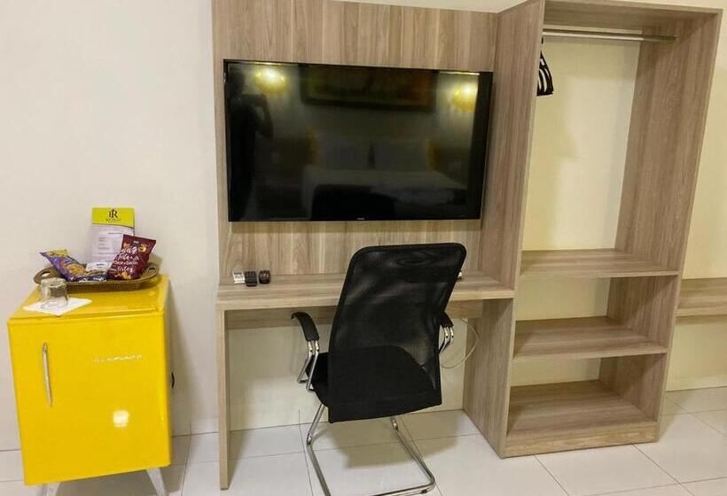 غرفة عائلية, Rossi