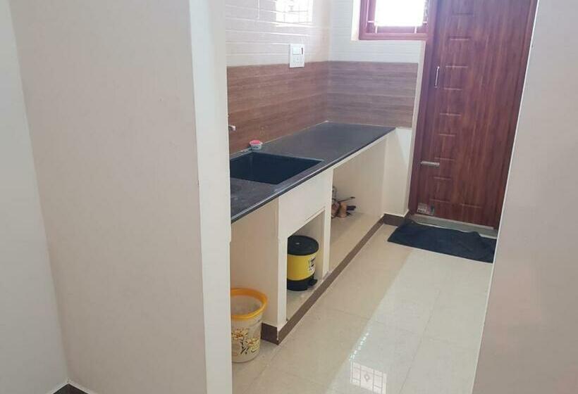 شقة غرفة واحدة, Siva Giri Homes