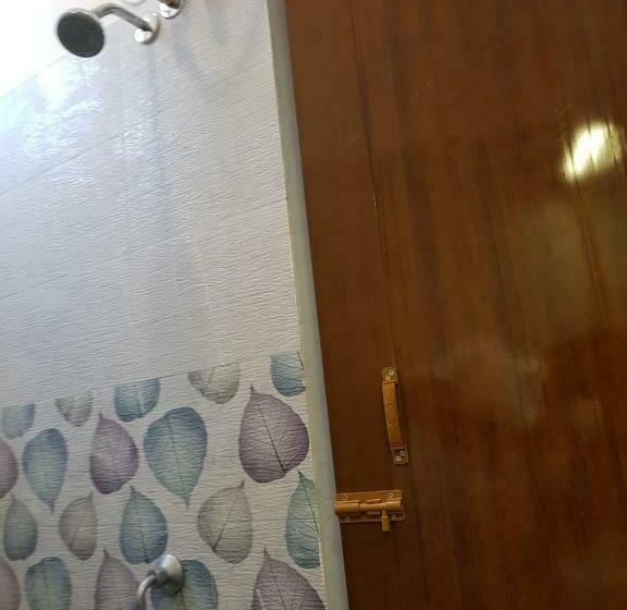 غرفة أساسية, Siva Giri Homes